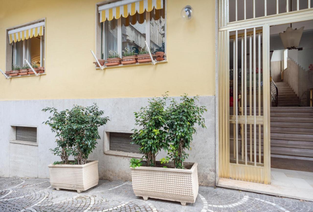 La Floridea Apartment Napoli Bagian luar foto